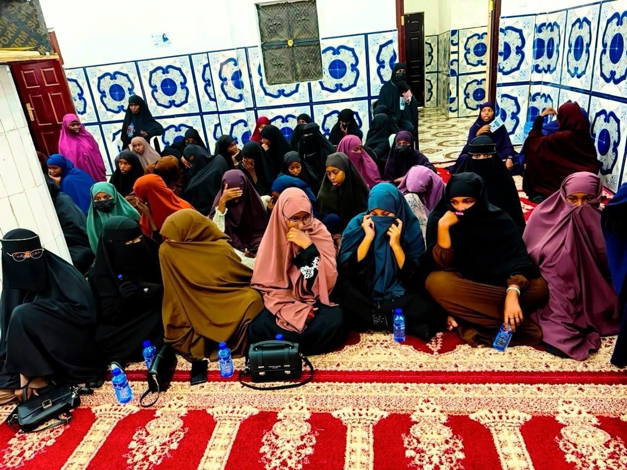 Ka qaybgalayaasha muxaadarada haweenka